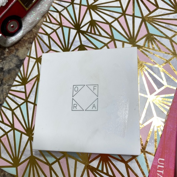 OFRA All of the Lights Highlighter - Picture 2 of 3